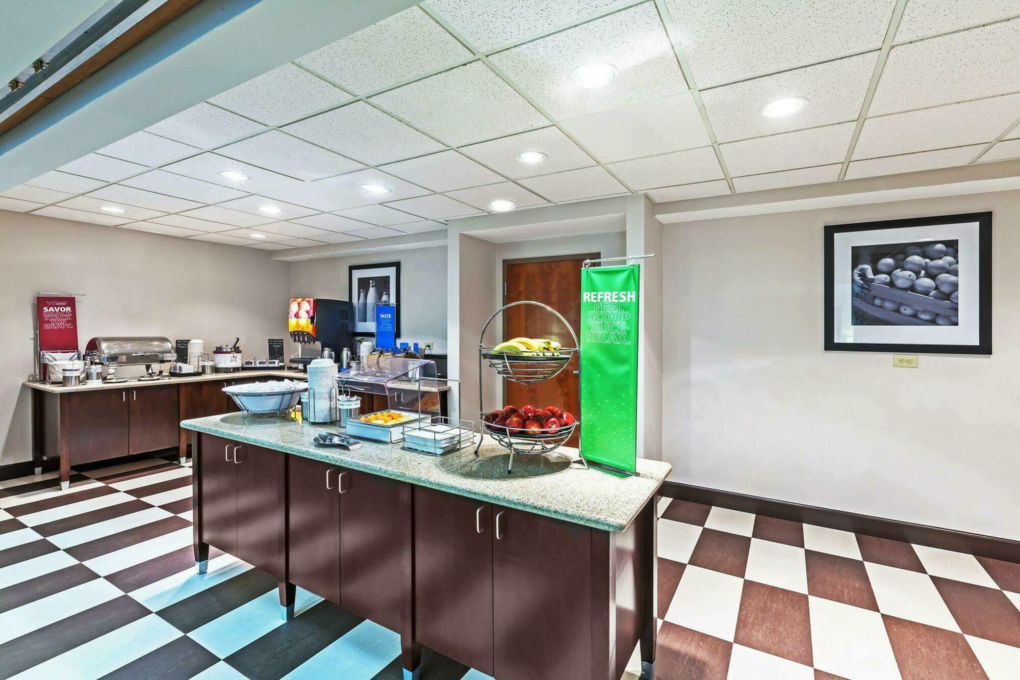 Hampton Inn & Suites Houston-Westchase Экстерьер фото
