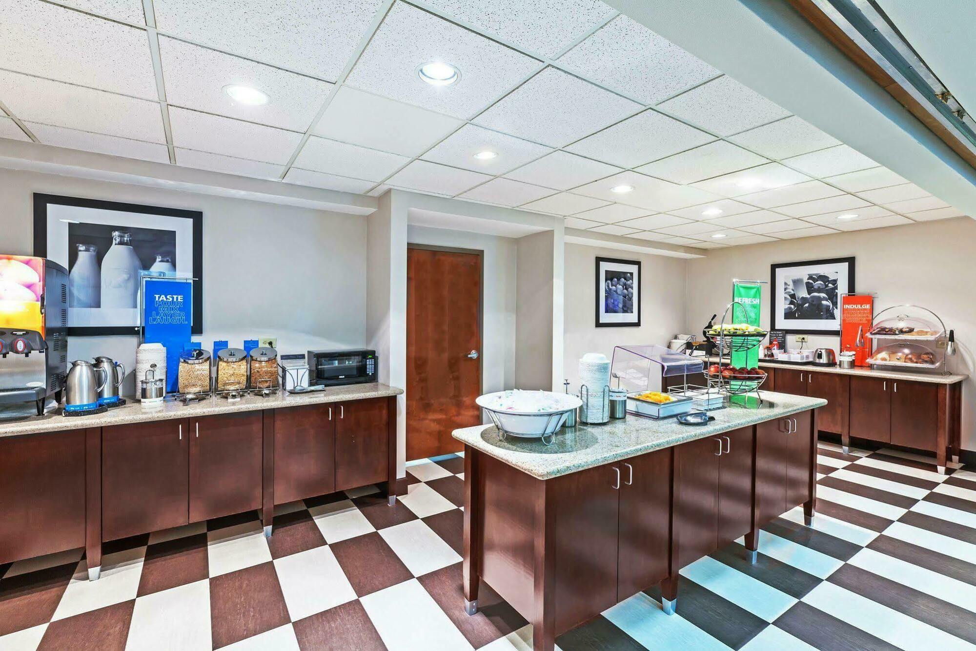 Hampton Inn & Suites Houston-Westchase Экстерьер фото